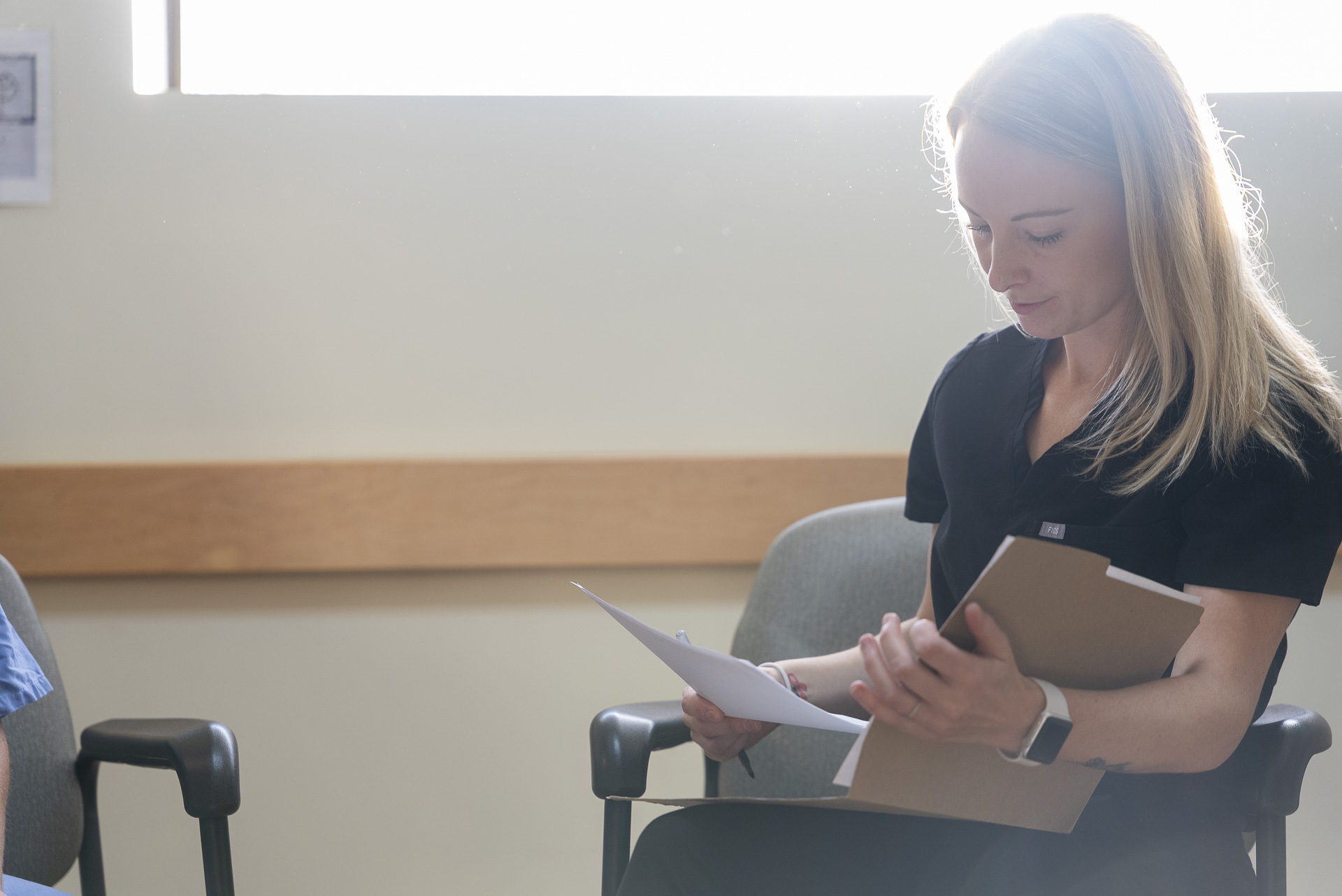woman giving a consultation on an MRI